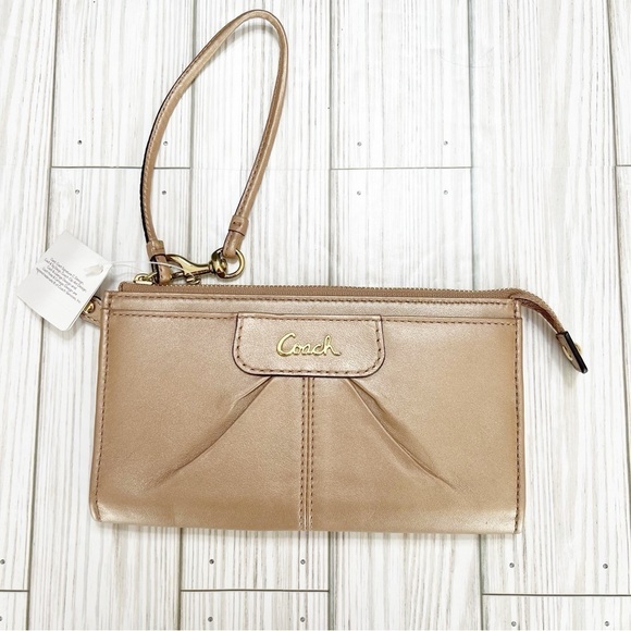 NWT Coach Ashley Leather Pleated Zip Wallet Wristlet - Picture 1 of 10